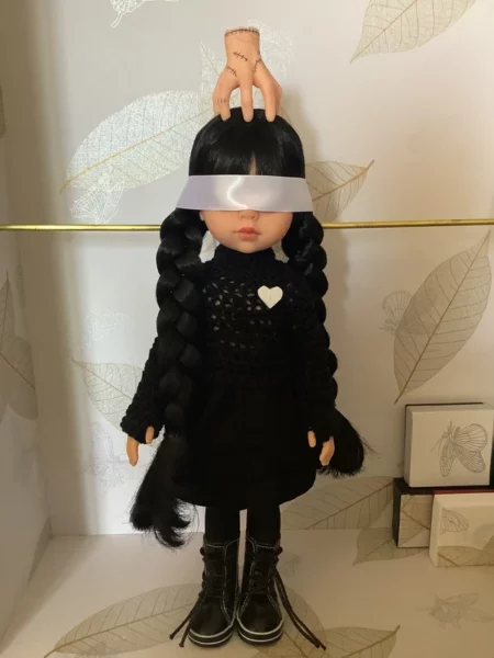 OLNOE CREATIONS - Créations Originales Au Crochet Réalisées En Provence - Poupée Las Amigas Paola Reina Carina Mercredi Addams
