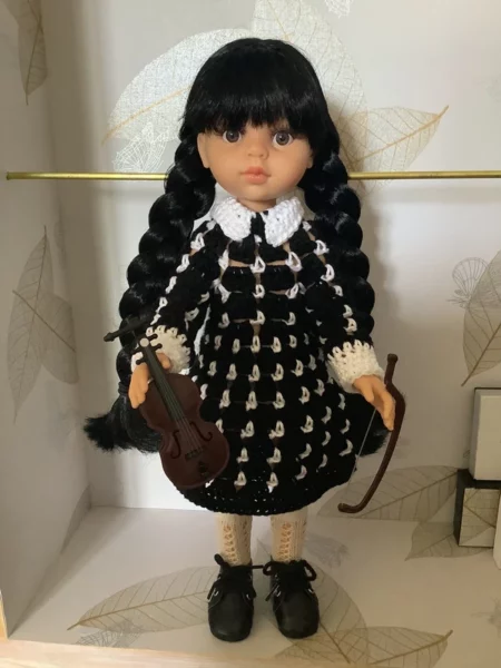 OLNOE CREATIONS - créations originales au crochet réalisées en Provence - poupée Las Amigas Paola Reina Carina Mercredi Addams