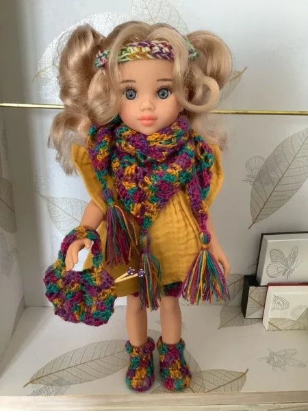 OLNOE CREATIONS - créations originales au crochet réalisées en Provence - poupée Las Amigas Paola Reina Clara tricot