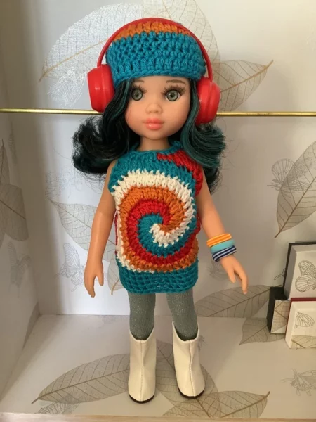 OLNOE CREATIONS - créations originales au crochet réalisées en Provence - poupée Las Amigas Paola Reina Kiara disco