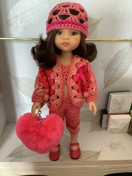OLNOE CREATIONS - créations originales au crochet réalisées en Provence - poupée Las Amigas Paola Reina Sofia octobre rose