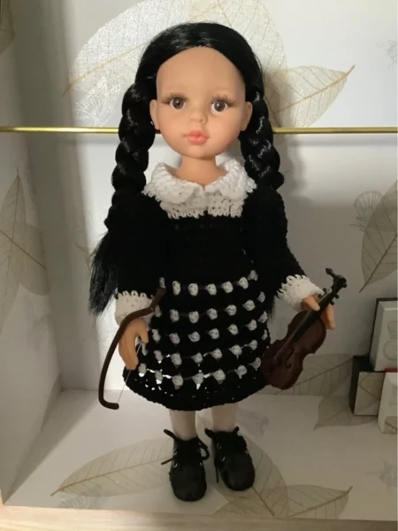 OLNOE CREATIONS - créations originales au crochet réalisées en Provence - poupée Las Amigas Paola Reina Carina Mercredi Addams