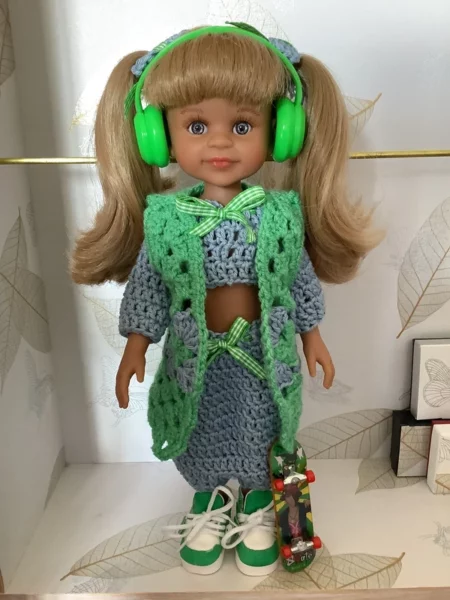 OLNOE CREATIONS - créations originales au crochet réalisées en Provence - poupée Paola Reina Simona Cléo Skate