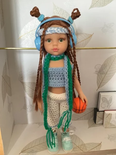 OLNOE CREATIONS - créations originales au crochet réalisées en Provence - poupée Las Amigas Paola Reina Cristi basket