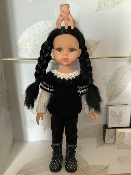 OLNOE CREATIONS - créations originales au crochet réalisées en Provence - poupée Las Amigas Paola Reina Carina Mercredi Addams