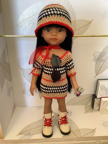 OLNOE CREATIONS - créations originales au crochet réalisées en Provence - poupée Las Amigas Paola Reina Meily Burberry